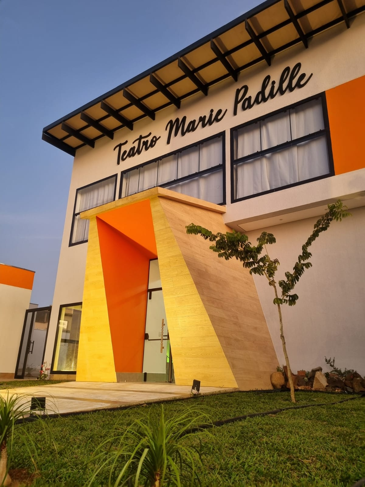 Fachada do Teatro Marie Padille, construído pela tataraneta Edna Pinato em homenagem a Marie Padille